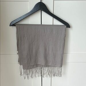 Nordstrom 100% Cashmere Wool Gray Scarf with Fringe